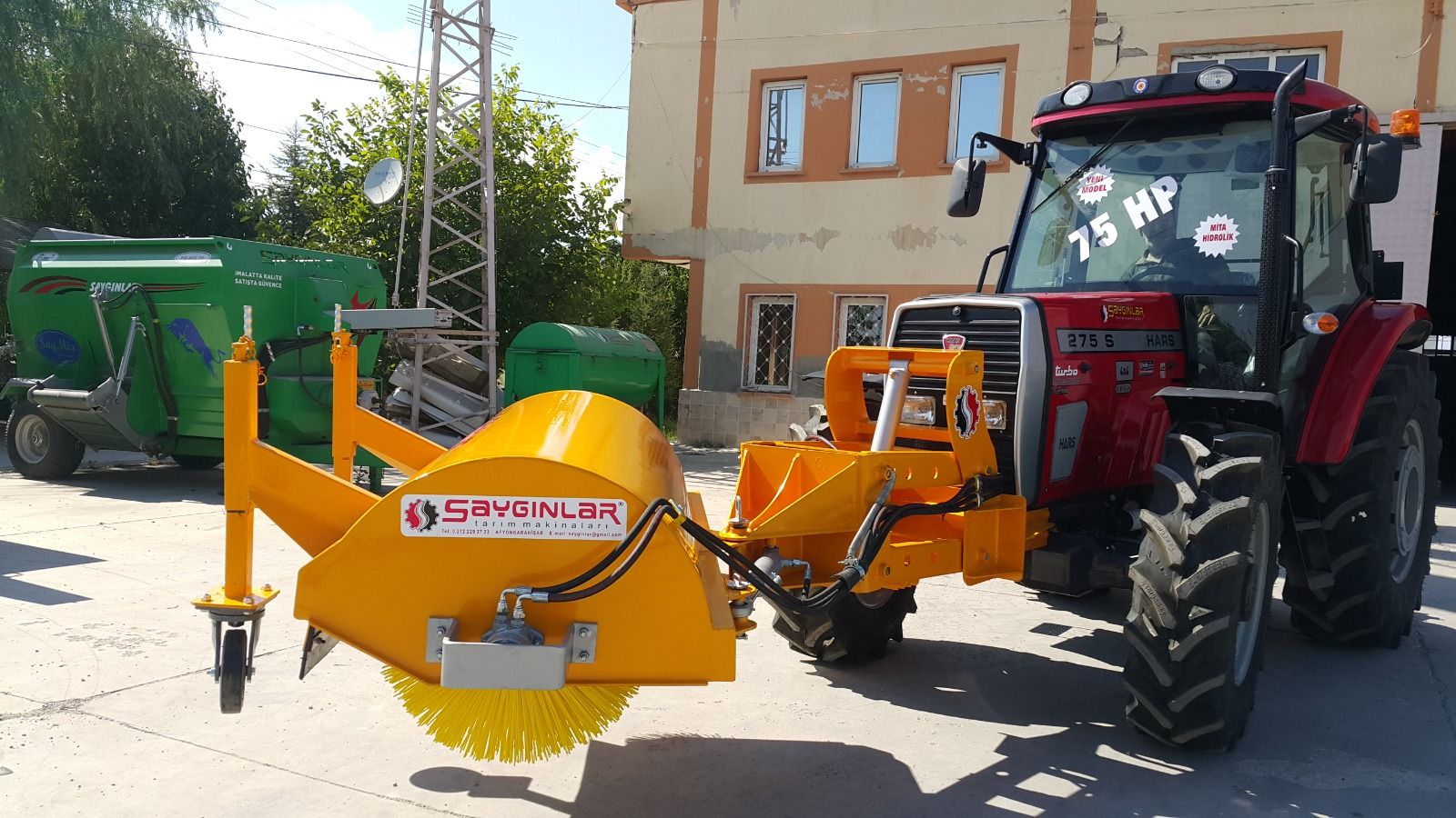 Tracteur de balayeuse de route monté à l'avant - hydraulique avec brosses en plastique robustes et options de balayeuse latérale et arrosage_2