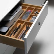 Quorum - Bureaux de direction Forma 5 - Design Josep Lluscà - Hauteur 75 cm - Finitions en bois naturel et acier inoxydable_2