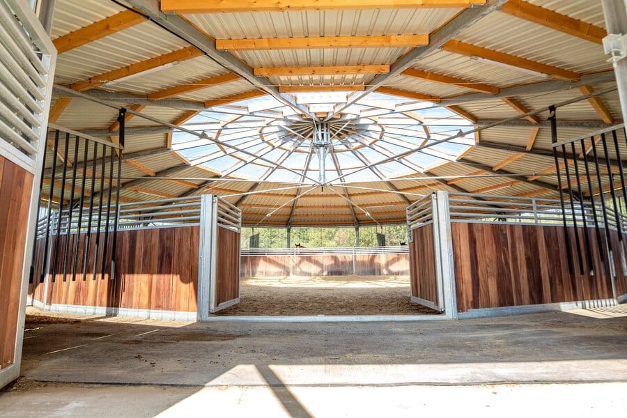 Marcheur suspendu couvert pour chevaux avec rond de longe - 6 à 12 chevaux - Réalisation sur mesure_2