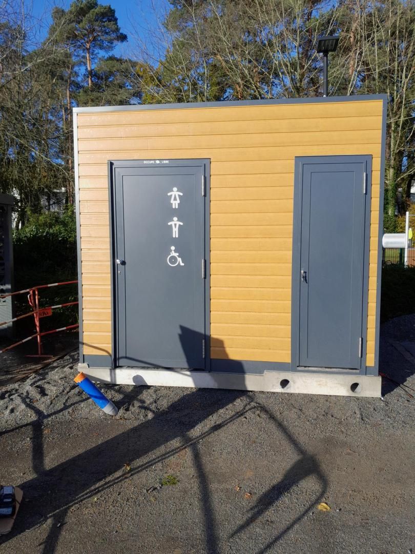 Module sanitaire avec lave-mains et lavage sol automatiques - Dimensions 3,05m x 2,45m - Dalle béton carrelée_2