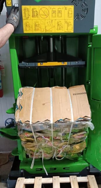 Petite presse à balles verticale V5 - Compacteur pour glassine - recyclage des supports siliconés._3