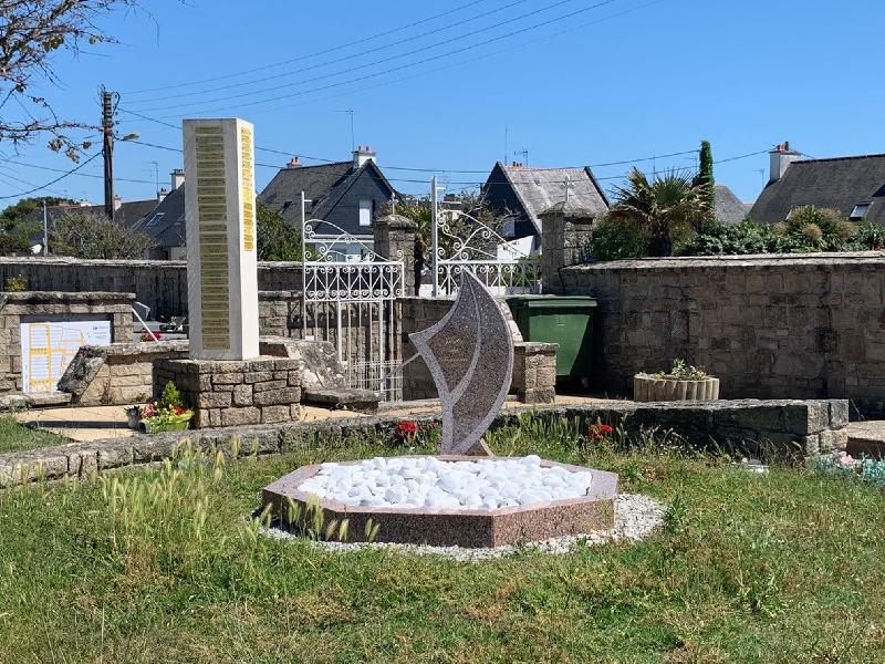 Jardins du souvenir - Les Stèles - Stèle Cassiopée en granit massif avec gravure personnalisée_2
