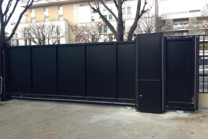 Portail coulissant tôlé - 11000 / 1500_2