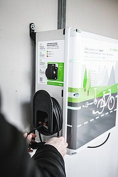 BCS Smart - Spelsberg Guenther - Borne de recharge pour vélo électrique - Dimensions : 528 x 530 x 226 mm - Connexion Cloud et 4 points de charge_2