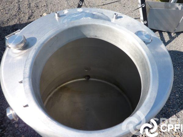 Bac de lancement GOAVEC - 500 L - Fermé avec piquages et trou d'homme_2