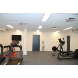 Plafonnier LED NOVAD IP20/IP44 - Diffuseur polycarbonate micro prismatique et anti-poussière, ultra plat, pour zones de travail, commerces et établissements de santé_2