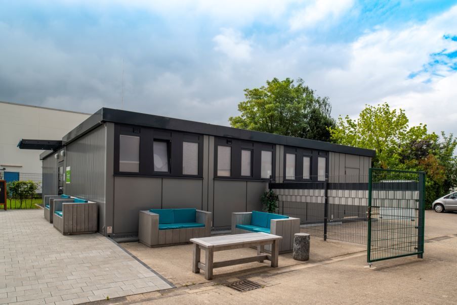 Cantine, réfectoire, vestiaire, sanitaires - Bâtiment modulaire ProContain - Conformes RE2020 avec confort thermique et acoustique_2