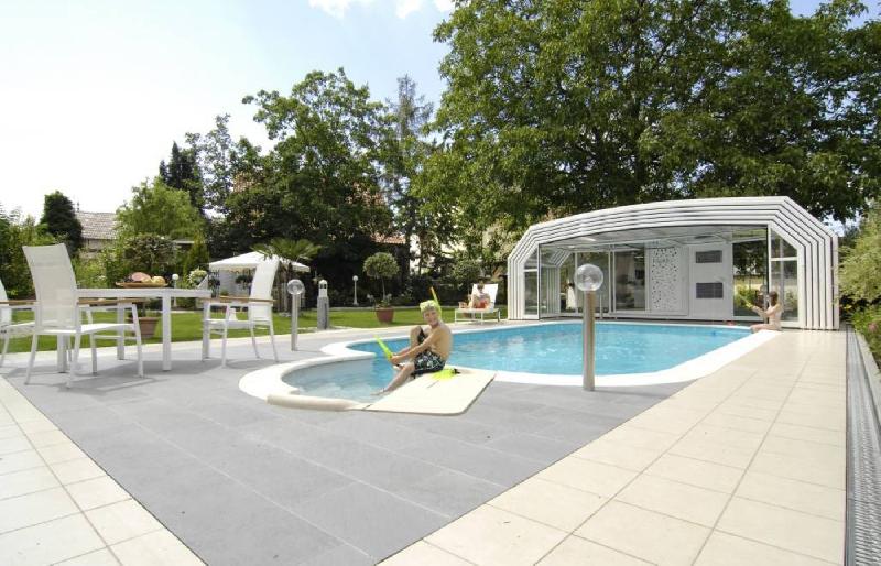 Abri piscine haut San Marino - télescopique, motorisé, adossé ou indépendant, en polycarbonate_2