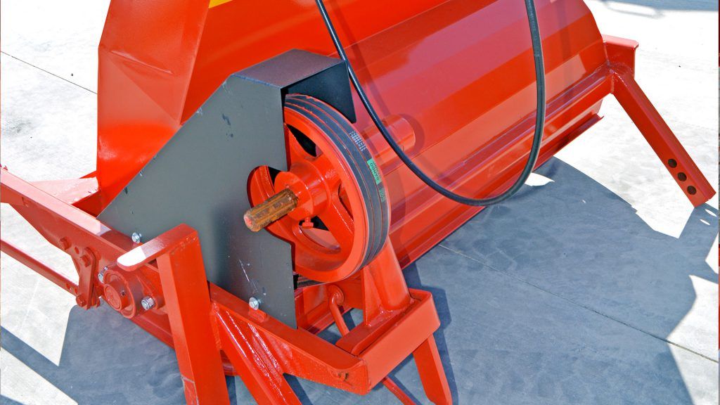 Osm1300, ensileuse de forages tractée, performance 15t/h