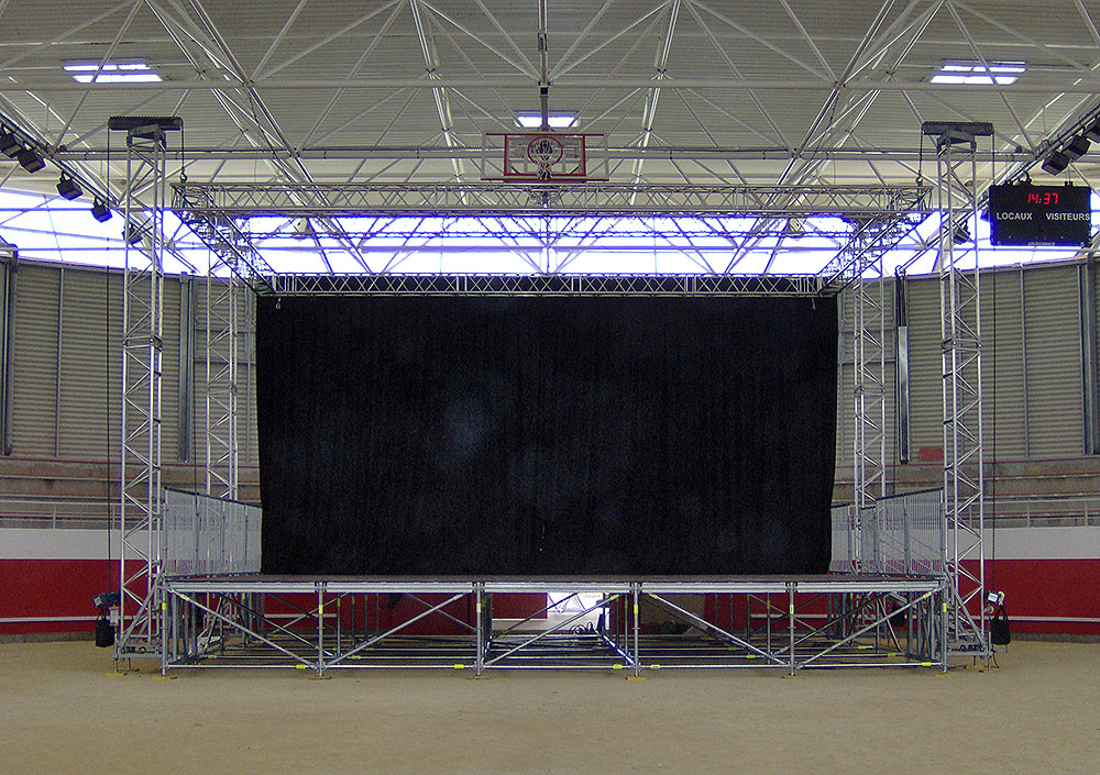 Scèneidéales pour les concerts, festivals, galas de variété et spectacles de plus de 500 personnes idéale pour les concerts, festivals, galas de variété et spectacles de plus de 500 personnes - BRIO R.N.R_2