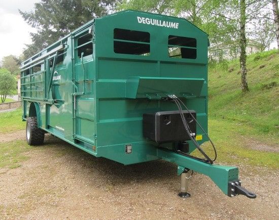 Bétaillère pose au sol adaptée pour transport sécurisé de bétail