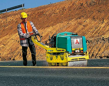 Compacteur manuel pour terre et agrégats