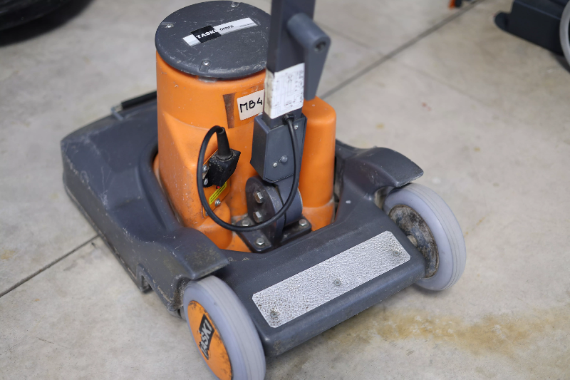 TASKI ergodisc omni d'occasion monobrosse multidirectionnelle 900 tr/min_2
