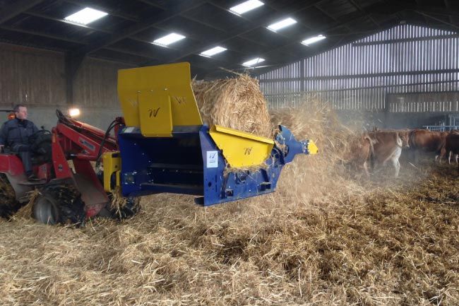 Dérouleuse pailleuse DE225 KP - Warzée SA - Balles rondes jusqu'à 150 cm et 800 kg – Compatible chargeurs compacts_2