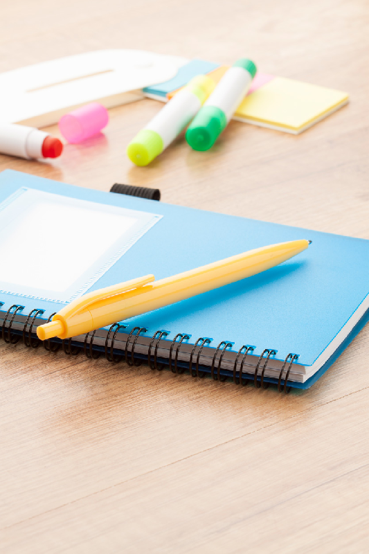 Stylo à bille coloré en plastique - encre bleue - couleur jaune - poids 7g_2