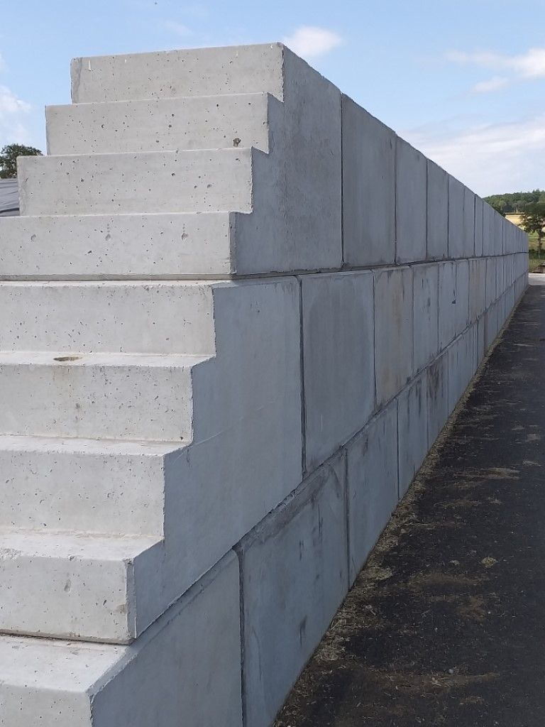 Escalier en bloc béton emboîtable et adaptable_0