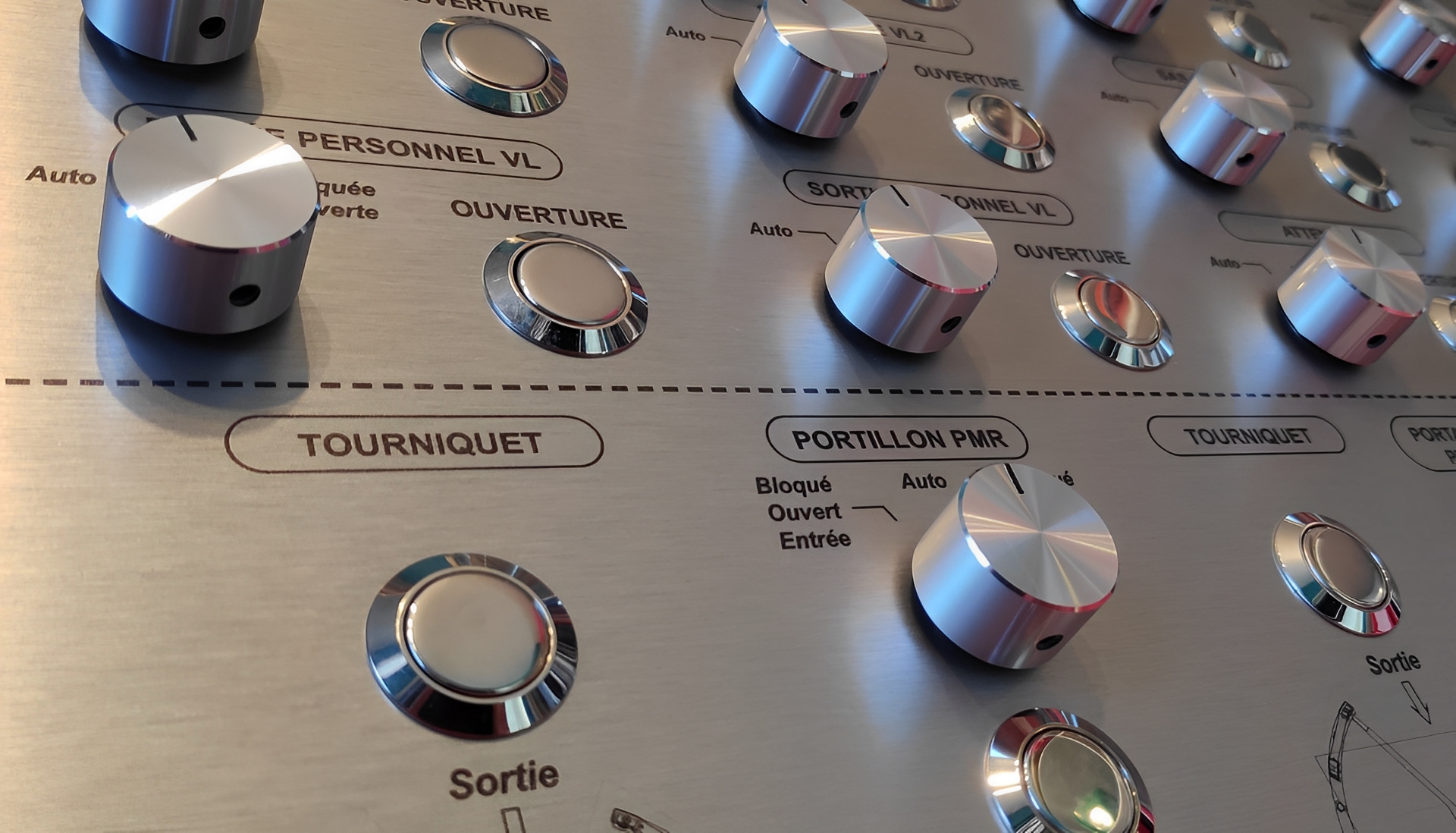 Pupitre de commande adapté pour barrière levante et portail