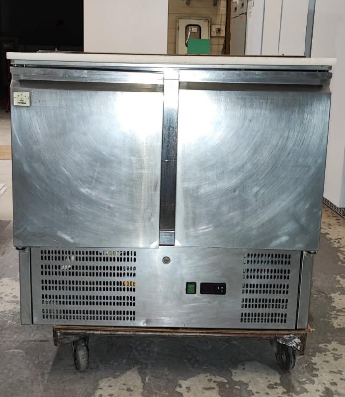 Saladette réfrigérée 2 portes GN 1/1 avec couvercle inox - 269L - d'occasion_2