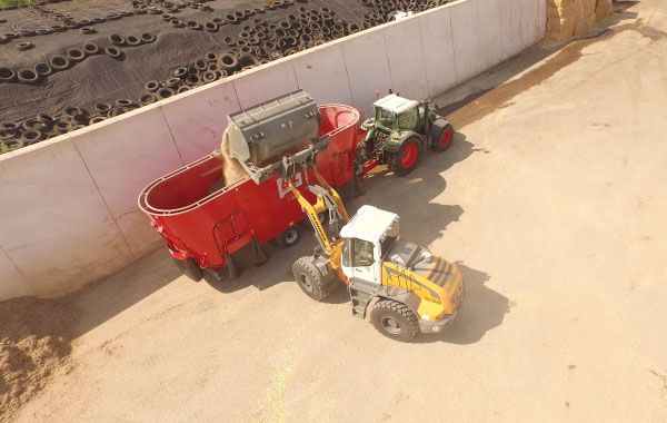 Mélangeuse agricole V-MIX Giant 40-46 3S - BvL - volume 40 à 46 m³ avec boîte Powershift_2