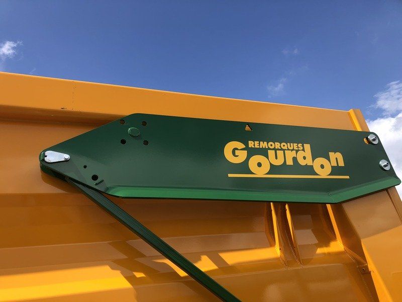 Caisse agricole surbaissée avec trappe à grain et porte pendulaire