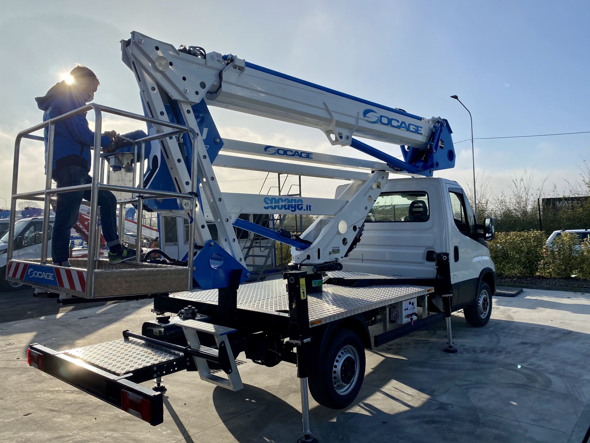 Camion nacelle 21DJ Speed (H H) - nacelle articulée innovante, 21m de hauteur de travail_2