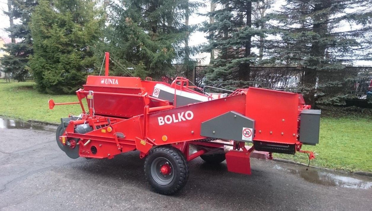 Arracheuse de pommes de terre et de légumes bolko - unia - puissance requise 30 et 40 ch - capacité de la trémie 1250 kg_2