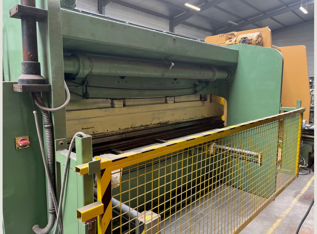 Presse plieuse industrielle SAGITA Beyeler - capacité 4000 x 110T_2