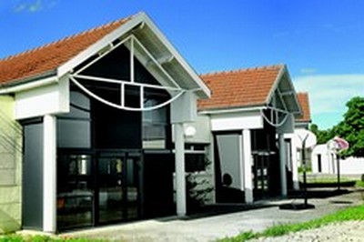 Store vertical modèle Impérial Zip - résistant au vent, avec coffre et système ZIP_2