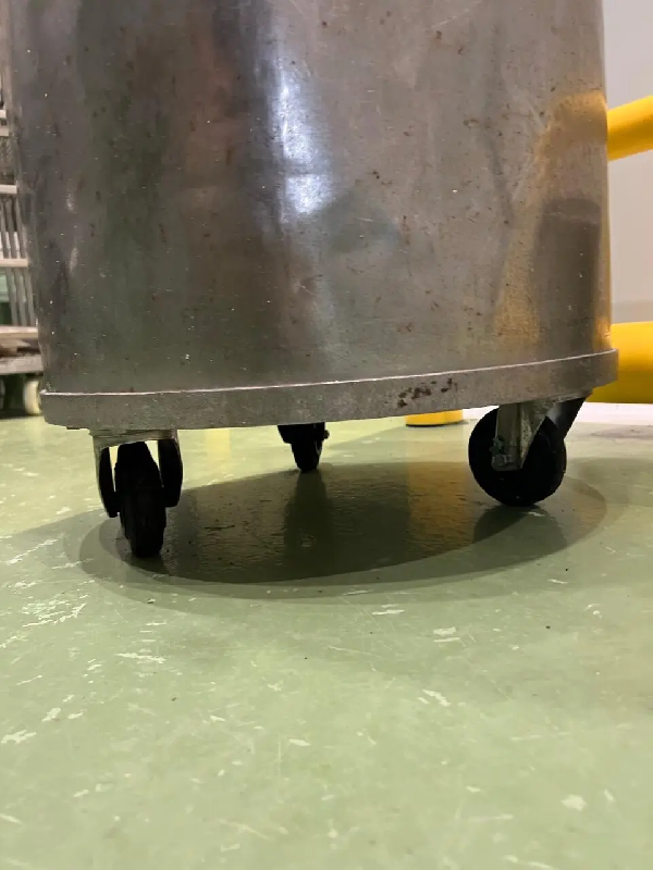 Cuve en acier inoxydable avec roues_12 - référence : c11720_2