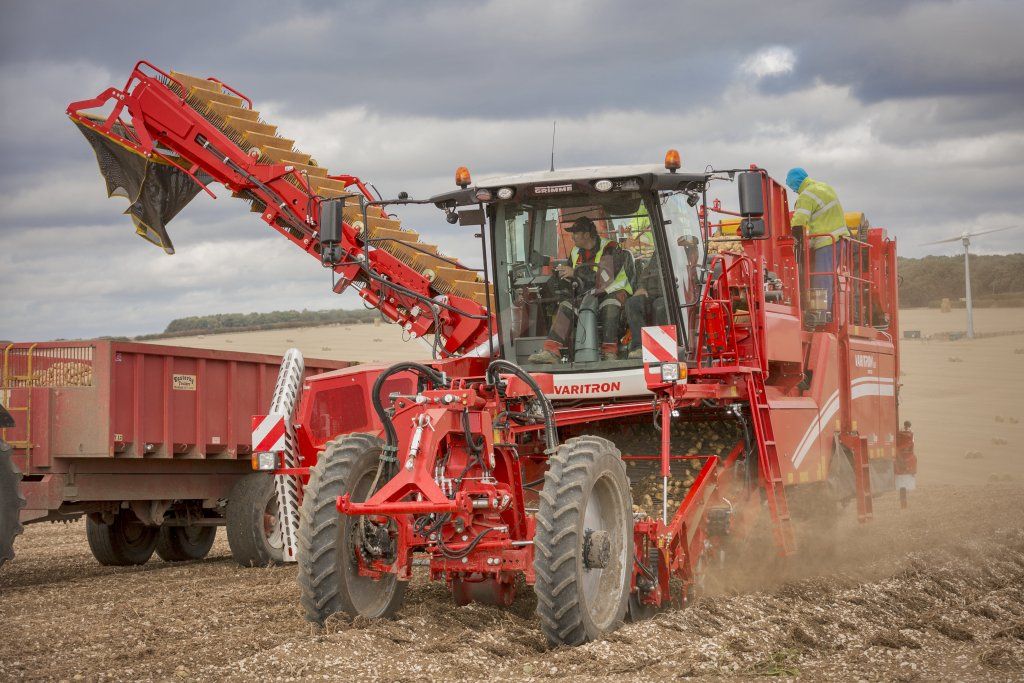 Récolteuse automotrice Varitron 220 Platinum Terra Trac - 2 rangs - Grimme France - vitesse jusqu'à 25 km/h - moteur 160/354 kW/CV_2