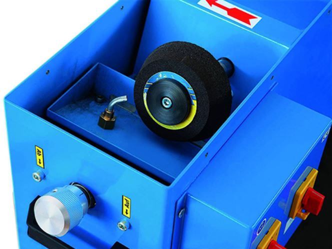 Ébavureuse d'arêtes droites sur matériaux durs - KSM 125 / KSM 130 avec refroidissement à l'eau et aspiration de poussière_2