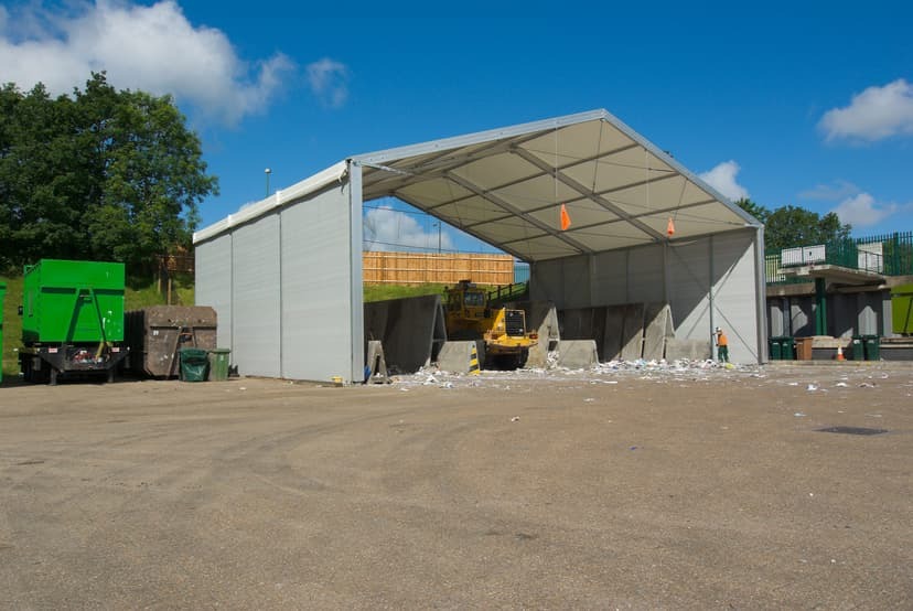 Hangar de stockage éco-responsable pour déchets et recyclage industriel - Conception moderne et durable - HTS TENTIQ GMBH_2