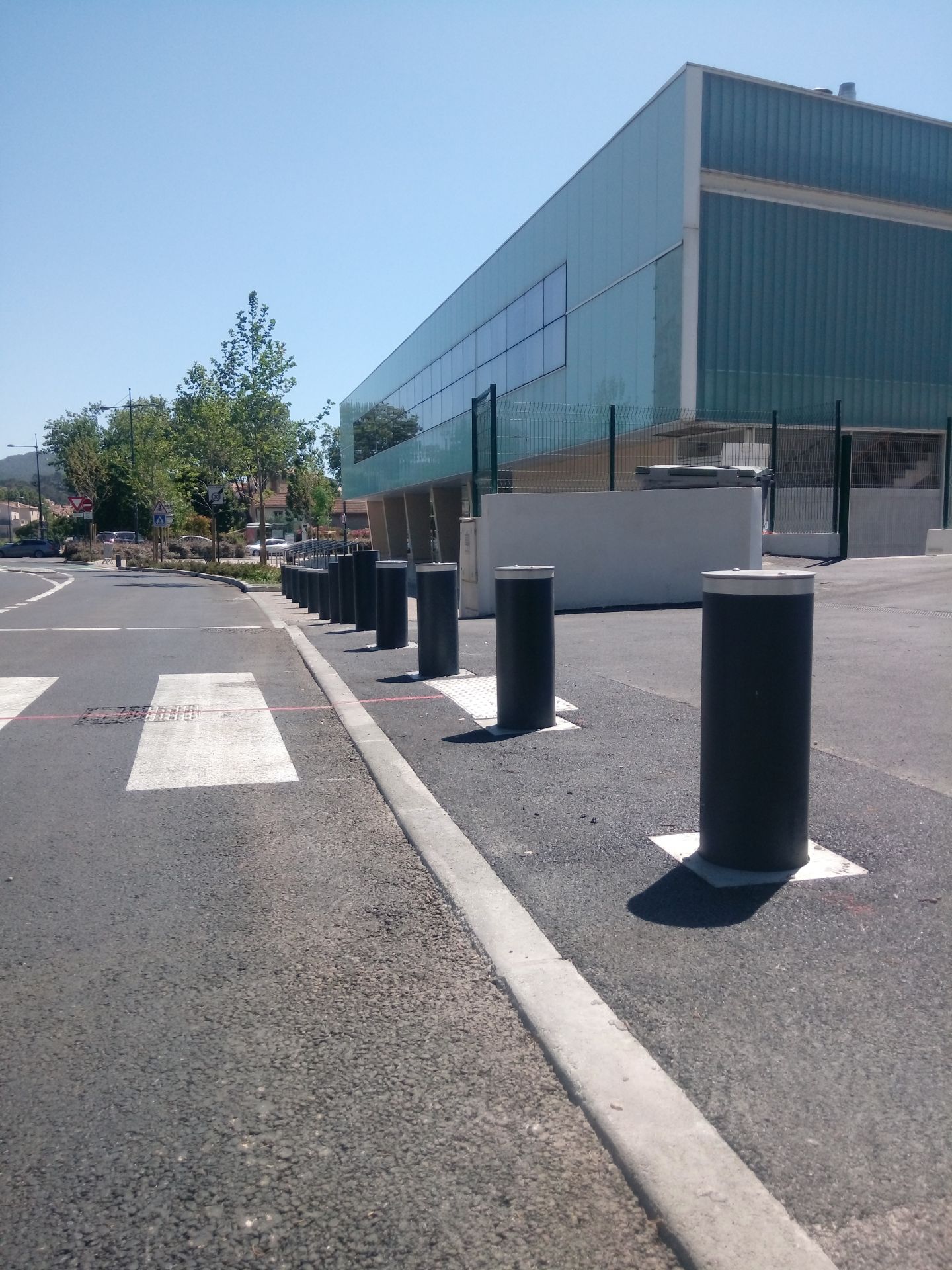 Borne escamotable automatique, d'un diamètre de 219 mm et d'une épaisseur de 4 mm, idéale pour la réservation efficace d'espace - ba219_2