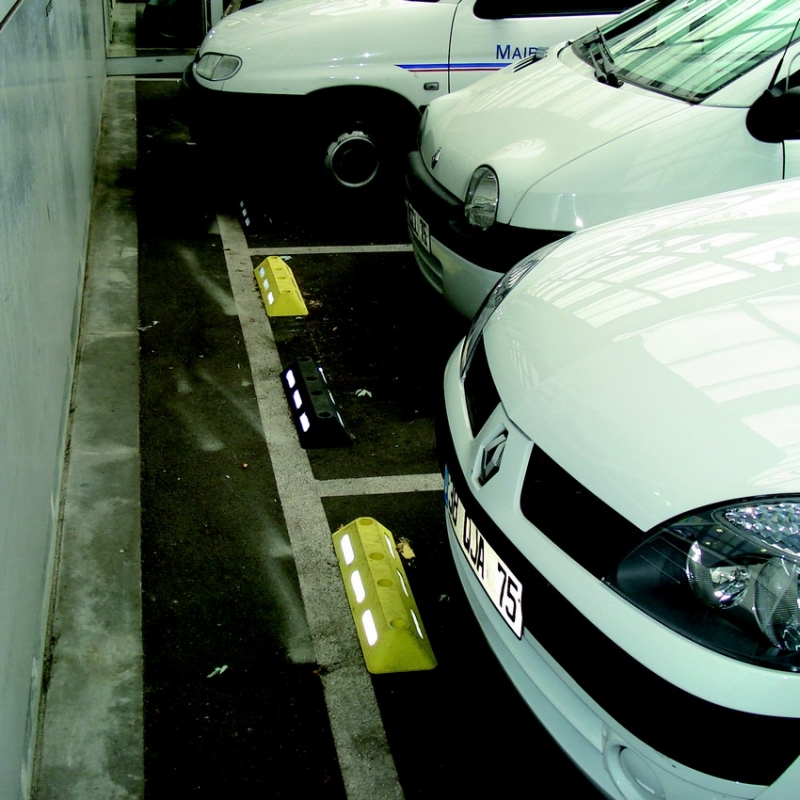 Séparateur de voies pour voirie - résistant aux conditions extrêmes - bandes réfléchissantes - 600 mm_2