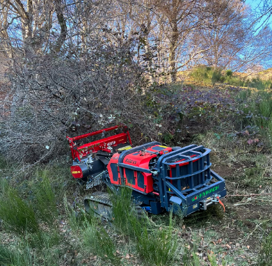 Robot debroussailleur à chenilles - RS50C+ et RS50VV - ROBOSLOPE - Moteur thermique Perkins - Pente 55°_2