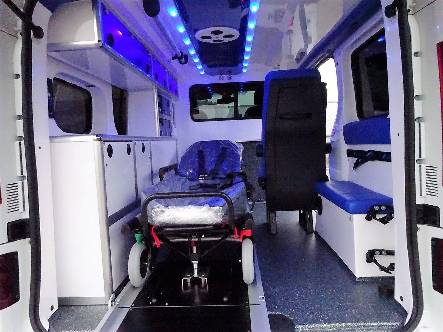 Ambulance opel vivaro 125 cv 2017_2