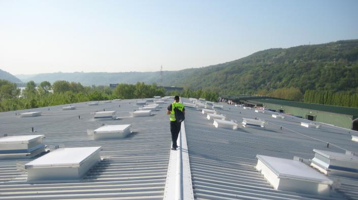 Lanterneau ponctuel ecobac 160 tc / sur embase en polyester / avec protection solaire_2