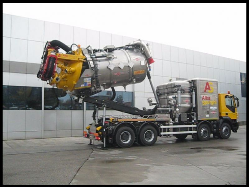 Cap Bora Excavation - Camions Aspirateurs Cappellotto - Pompe spéciale à lobes et système de bennage breveté_2