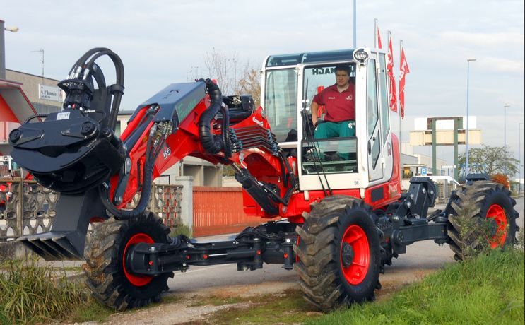R55 Big Foot Forester - Pelle araignée compacte et puissante avec roues motrices et pieds articulés_2