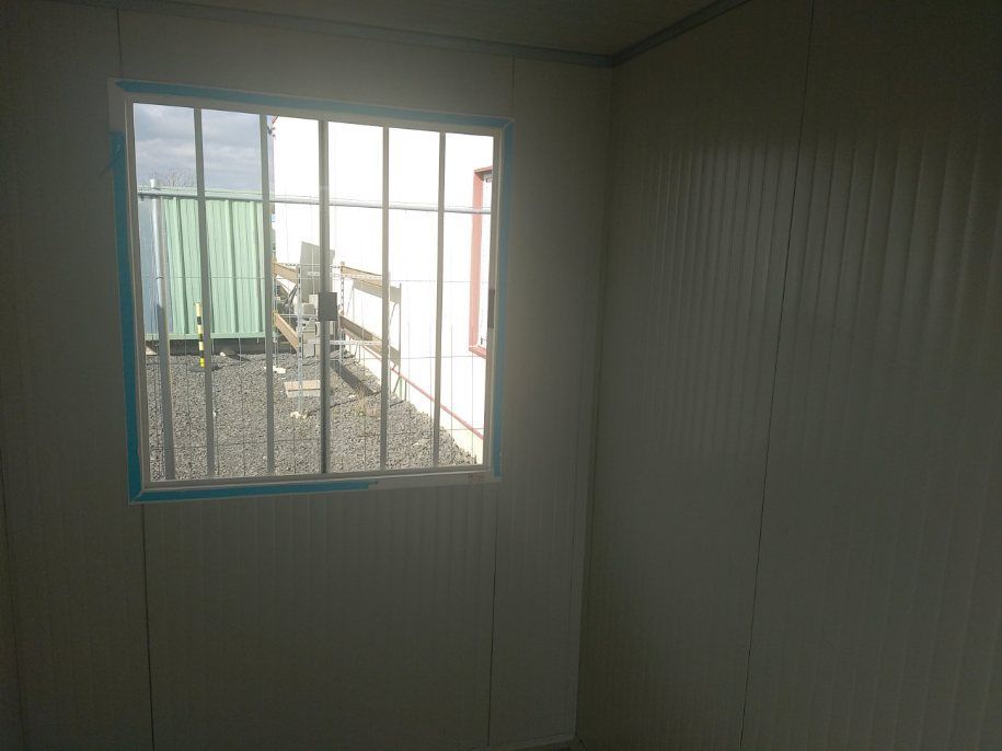 Cantinière échafaudage avec plancher en bois hydrofuge