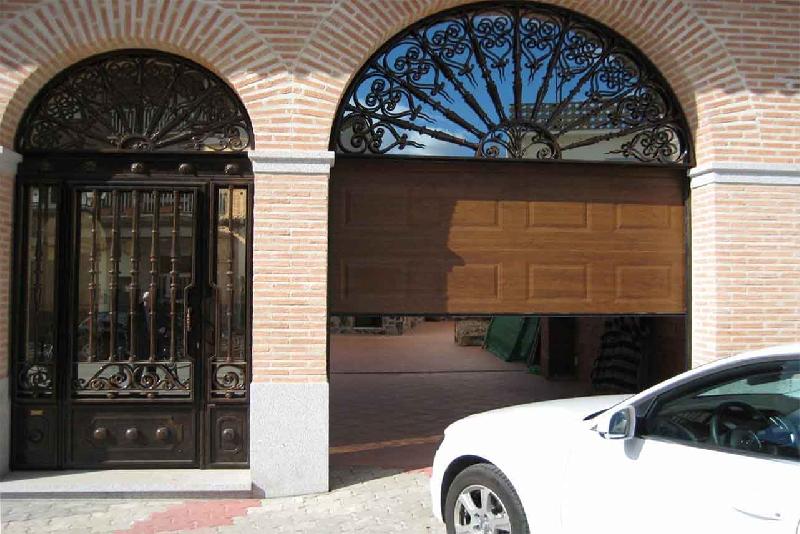 Porte de garage levante traditionnelle à cassettes - 2800 / 2000_2