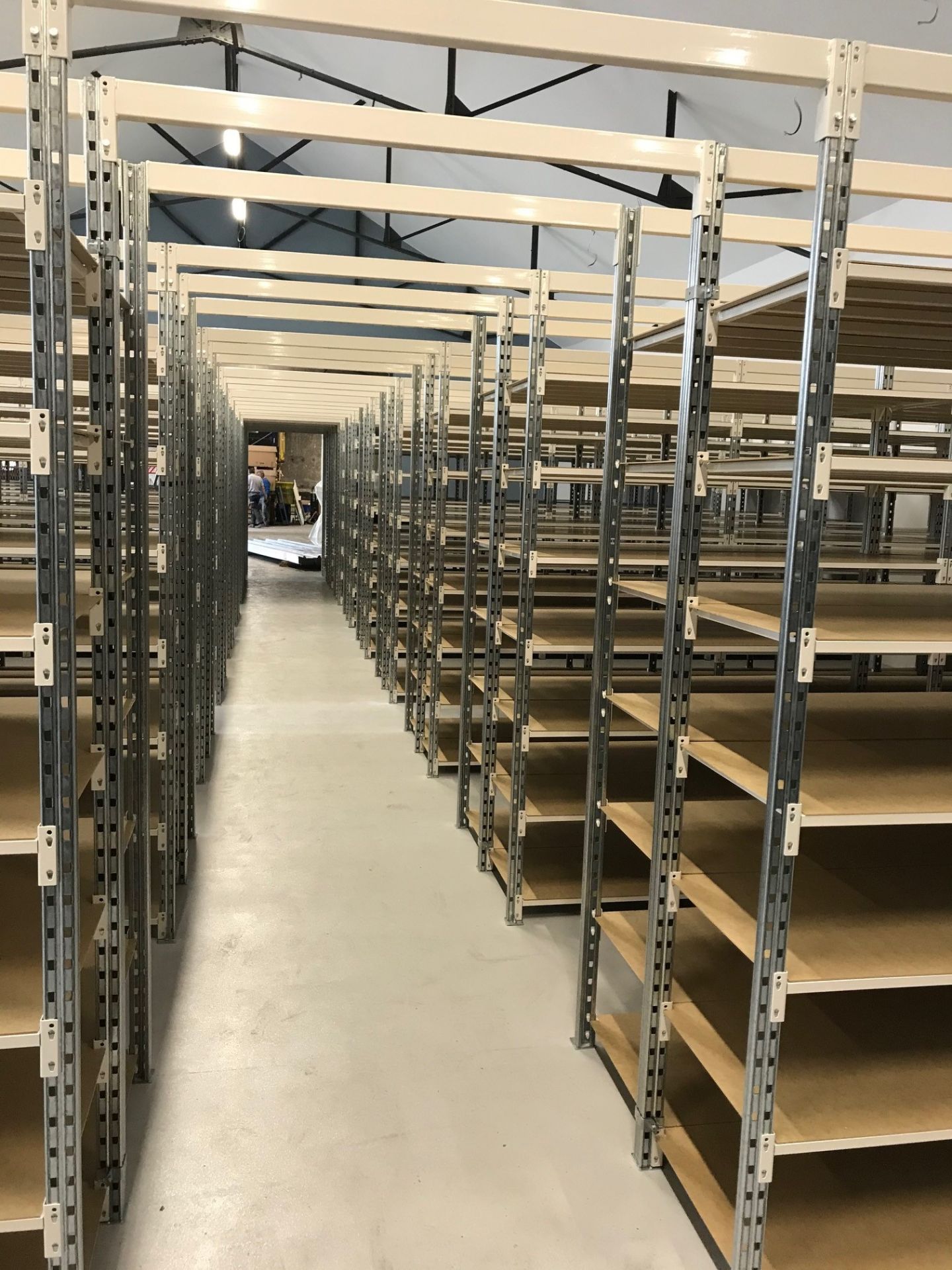 Rayonnage fixe ProfilTUB - Charge jusqu'à 250 kg par niveau - Hauteur jusqu'à 6000 mm - Fabriqué en France_2