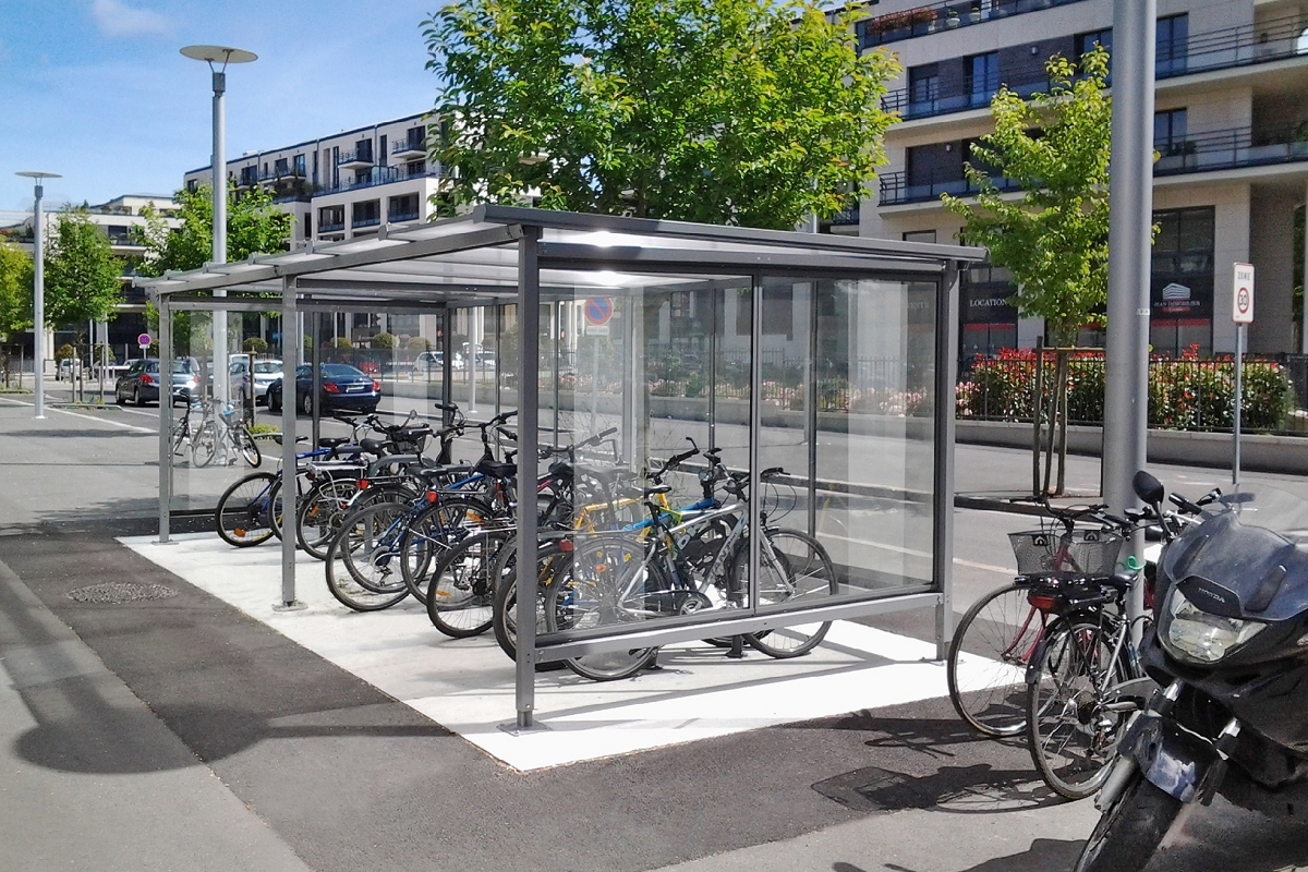 Abris 2 roues à toit plat pente arrière - Série AP - Sur mesure pour vélos et motos_2