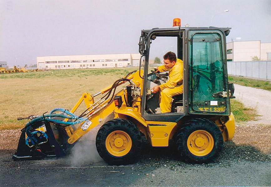 Mini-chargeuse 4T - Venieri VF 1.33B - Hydrostatique Bosch Rexroth - 0,4 m³ - 52 CV_2