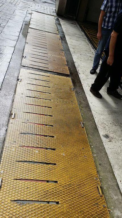 Herse levante hydraulique pour contrôle des accès véhiculés