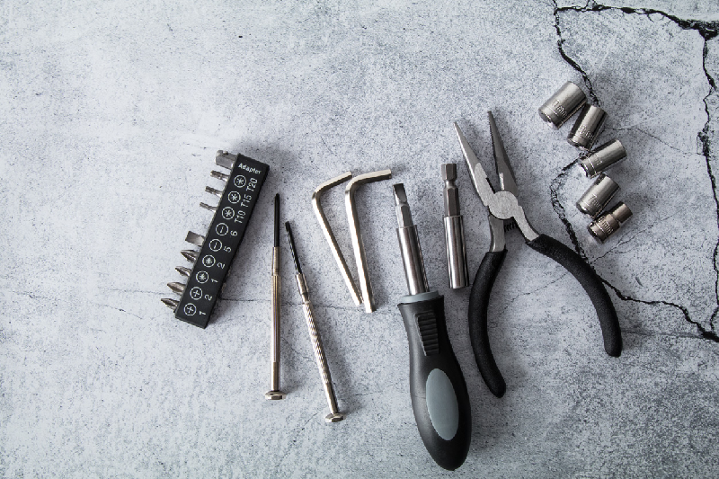 Set d'outils en métal - 22 pièces - avec valise en plastique - tournevis, pince, clés Allen, douilles et mèches_2