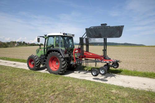 Andaineur monorotor avec hauteur de travail réglable hydrauliquement