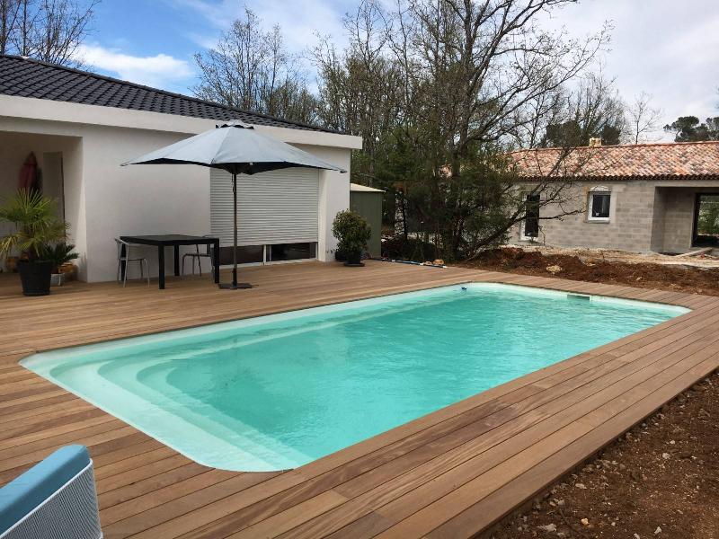 Kit piscine coque polyester rectangulaire avec escalier intérieur déclic800 (8x3.70) à aubagne_2