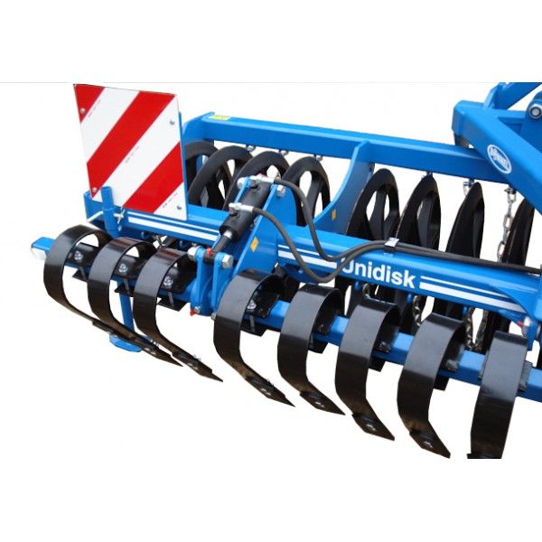 Rouleau agricole avec châssis autodirectionnel