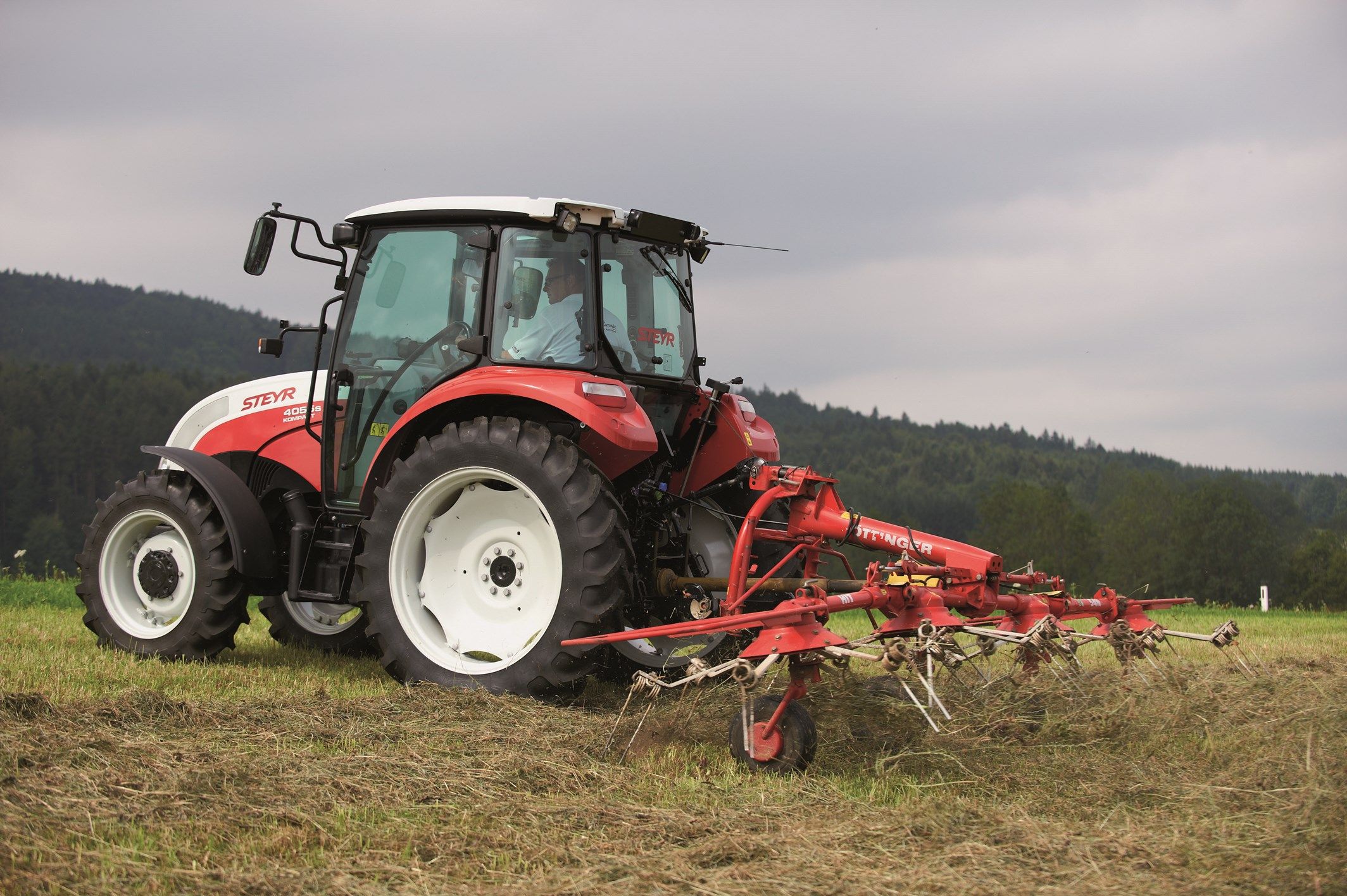 4055 - 4065 Kompakt S - Tracteur agricole Steyr - Puissance de 58 à 114 ch avec cabine spacieuse et moteur FPT F5C_2